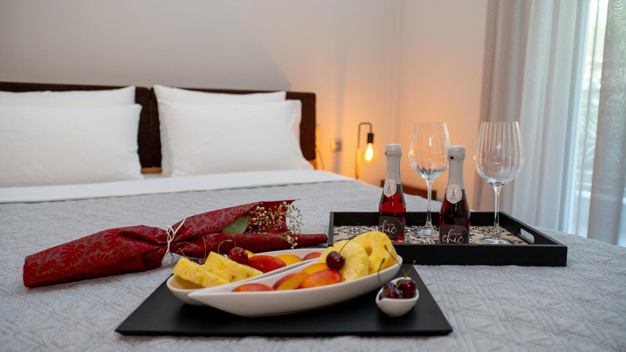 Mary'S Modern And Elegant Apartment كالامباكا المظهر الخارجي الصورة