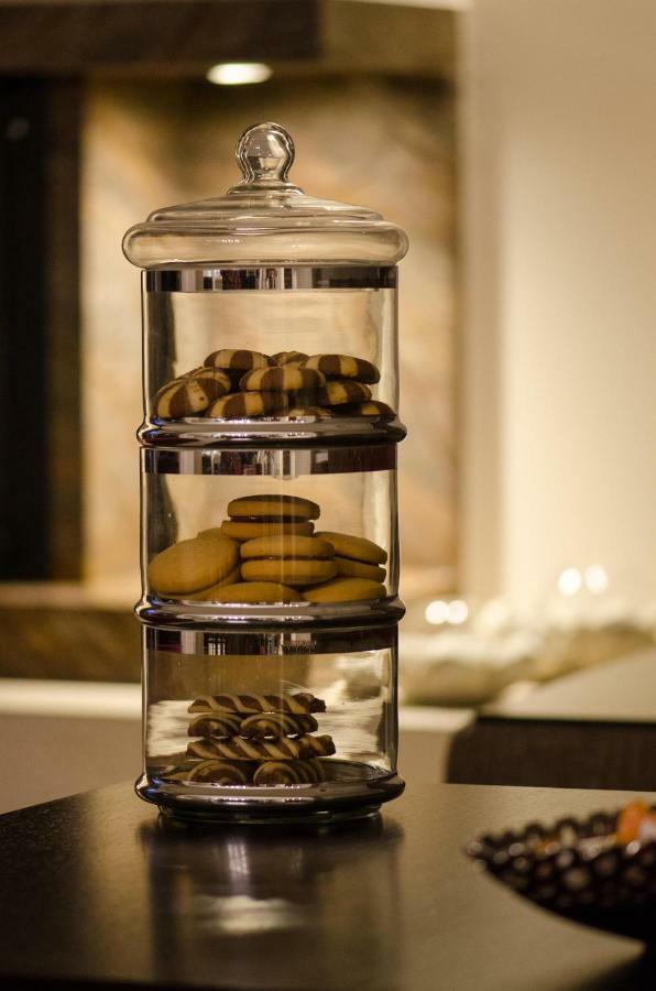 Mary'S Modern And Elegant Apartment كالامباكا المظهر الخارجي الصورة